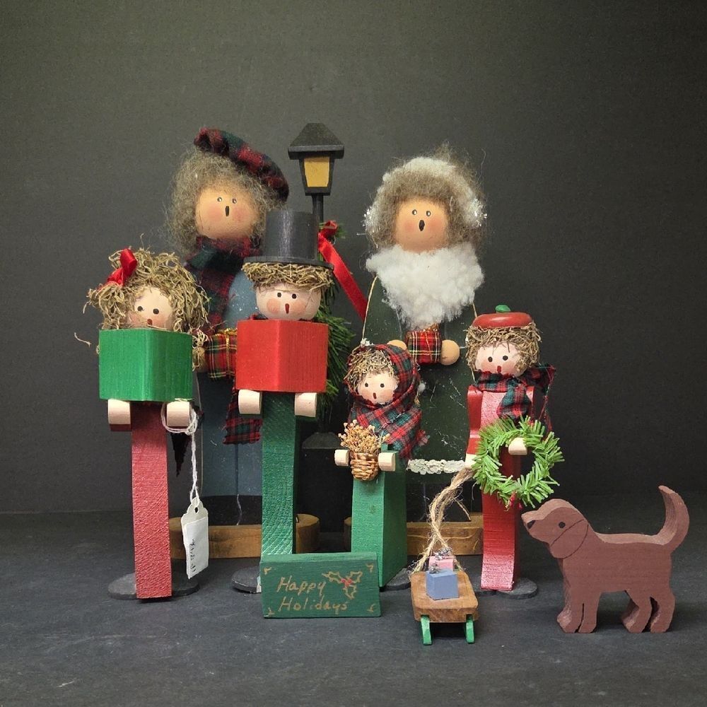 VINTAGE Wooden Dickens style Christmas Carolers with Lamp post - Handmade